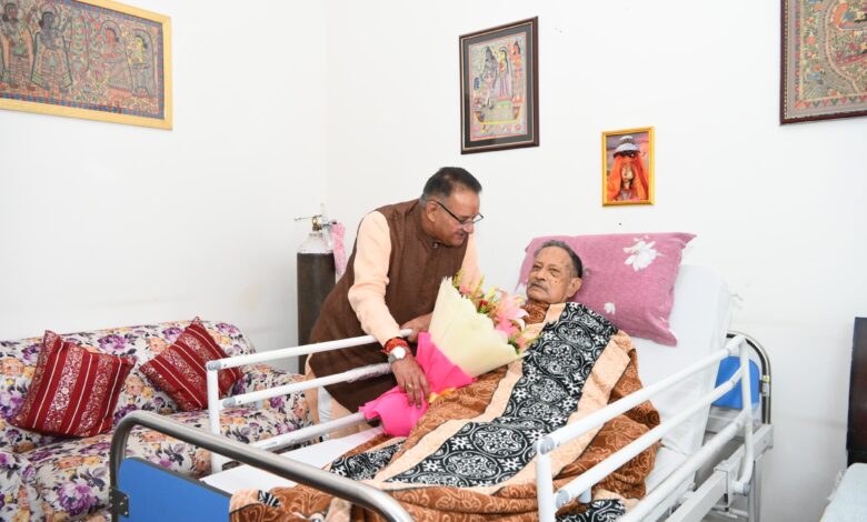 कैबिनेट मंत्री गणेश जोशी ने पूर्व मुख्यमंत्री मेजर जनरल बीसी खंडूरी और तीरथ सिंह रावत से भेंट की