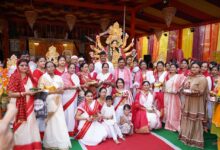 सिन्दूर खेला के बाद मां की बिदाई ! हरिद्वार में मूर्ति बिसर्जन सिन्दूर खेला के बाद मां की बिदाई ! हरिद्वार में मूर्ति बिसर्जन