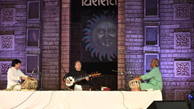 विरासत आर्ट एंड हैरिटेज महोत्सव की पहली शाम… रंगारंग एवं आकर्षक छोलिया नृत्य के नाम