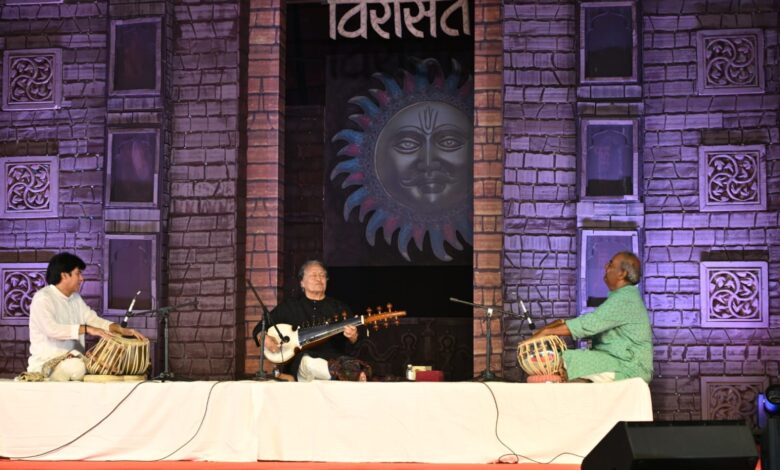 विरासत आर्ट एंड हैरिटेज महोत्सव की पहली शाम… रंगारंग एवं आकर्षक छोलिया नृत्य के नाम