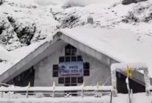 बर्फ के आगोश में समाया सबसे ऊंचा गुरुद्वारा हेमकुंड साहिब बर्फ के आगोश में समाया सबसे ऊंचा गुरुद्वारा हेमकुंड साहिब