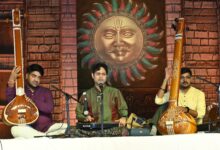 देश दुनिया में विख्यात शास्त्रीय संगीत के मशहूर गायक देबोरशी भट्टाचारजी के गीत और संगीत से गुल-गुलज़ार हुआ विरासत देश दुनिया में विख्यात शास्त्रीय संगीत के मशहूर गायक देबोरशी भट्टाचारजी के गीत और संगीत से गुल-गुलज़ार हुआ विरासत