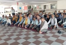 क्रमिक अनशन पर बैठे सेवानिवृत कर्मचारी