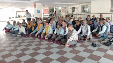क्रमिक अनशन पर बैठे सेवानिवृत कर्मचारी