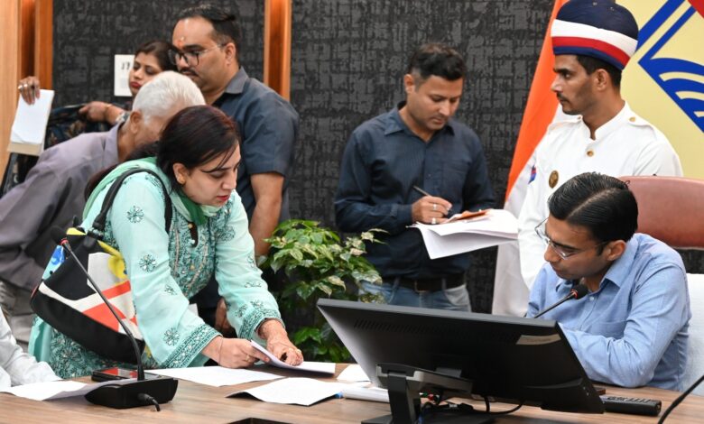 स्कूल प्रबन्धन द्वारा प्रताड़ित शिक्षिका कनिका मदान; डीएम हस्तक्षेप और अंजाम सर्वविधित; बकाया राशि 02 दिन में जारी