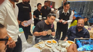 बॉलीवुड के स्टार सिंगर और उत्तराखंड के लाल जुबिन नौटियाल ने पत्रकारों संग किया पहाड़ी डिनर