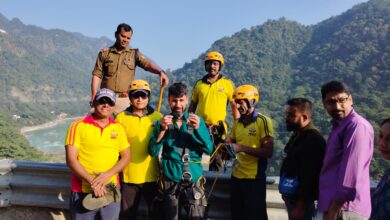 तपोवन के पास खाई में गिरे व्यक्ति को एसडीआरएफ ने किया सुरक्षित रेस्क्यू