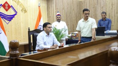 तैस में आकर लहराया शस्त्र; जिलाधिकारी सविन बंसल ने शस्त्र जब्त करते हुए लाईसेंस निलम्बित कर दिया