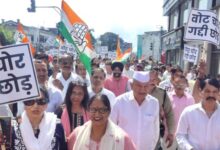 पेपरलीक मामले में कांग्रेसियों ने किया सीएम आवास का घेराव