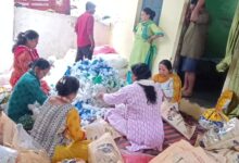 समूह की महिलाओं ने तैयार की दिवाली के लिए एलइडी लाइट