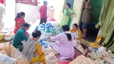 समूह की महिलाओं ने तैयार की दिवाली के लिए एलइडी लाइट