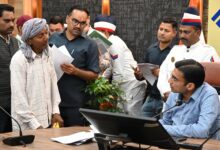 एग्रीमेंट समाप्त; किराया डिफॉल्ट, फिर भी नहीं हटा रही कंपनी मोबाइल टावर, व्यथित बुजुर्ग सुशीला देवी की डीएम से गुहार; टावर तत्काल हुआ सीज