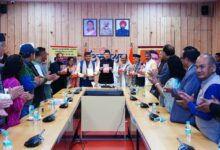 किताबें पढ़ने की आदत को बढ़ावा दें: बुके नहीं बुक दीजिए – मुख्यमंत्री धामी का आह्वान किताबें पढ़ने की आदत को बढ़ावा दें: बुके नहीं बुक दीजिए – मुख्यमंत्री धामी का आह्वान
