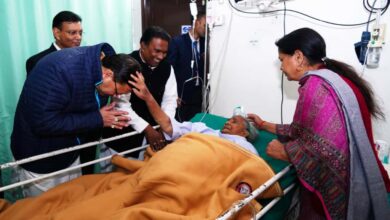 सीएम धामी ने पूर्व विधायक देशराज कर्णवाल की माताजी का जाना हालचाल