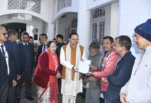 सीएम धामी ने जनता से मुलाकात की व उनकी समस्याएं सुनी सीएम धामी ने जनता से मुलाकात की व उनकी समस्याएं सुनी