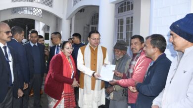 सीएम धामी ने जनता से मुलाकात की व उनकी समस्याएं सुनी