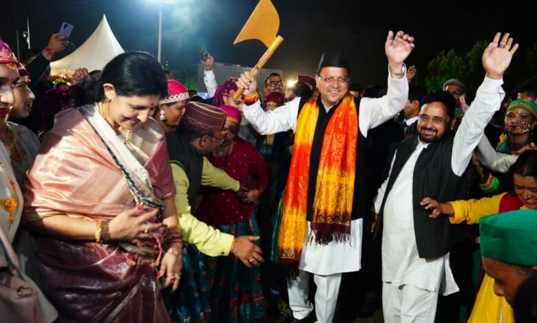 मुख्यमंत्री आवास में हर्षोल्लास व सांस्कृतिक गौरव के साथ मनाया गया इगास पर्व 