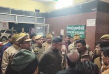 मातम में बदलीं शादी की खुशियां,बारातियों से भरी सफारी कार खाई में गिरने से तीन लोगों की मौत