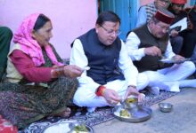 लोकपर्व इगास पर रुद्रप्रयाग के आपदा प्रभावित परिवारों के बीच पहुँचे मुख्यमंत्री पुष्कर सिंह धामी