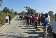 खनन सामग्री से भरे ट्रैक्टर ने बाइक पर सवार युवक को कुचला