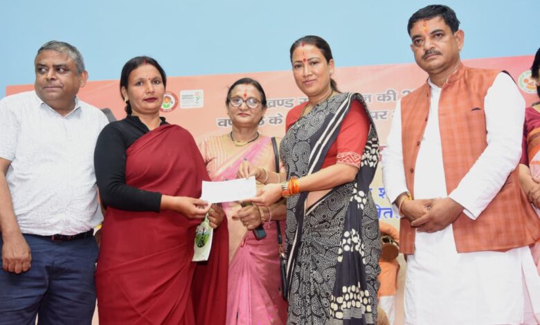 उत्तराखंड के विकास का आधार है मातृशक्ति: रेखा आर्या