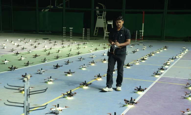 देहरादून के आसमान में 300 से अधिक ड्रोन ने रचि अद्भुत छटा, यूकाडा ने मनाया उत्तराखंड राज्य स्थापना का सिल्वर जुबली वर्ष