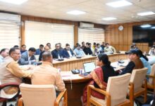 कैबिनेट मंत्री जोशी ने जल संस्थान, पेयजल निगम, लोक निर्माण विभाग व सिंचाई आदि विभागों के अधिकारियों के साथ की बैठक कैबिनेट मंत्री जोशी ने जल संस्थान, पेयजल निगम, लोक निर्माण विभाग व सिंचाई आदि विभागों के अधिकारियों के साथ की बैठक