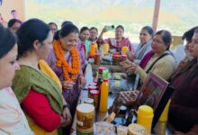 स्वदेशी उत्पादों व महिला उद्यमिता के बढ़ावे से मातृशक्ति के हुनर को मिल रही नई पहचान : कुसुम कण्डवाल स्वदेशी उत्पादों व महिला उद्यमिता के बढ़ावे से मातृशक्ति के हुनर को मिल रही नई पहचान : कुसुम कण्डवाल