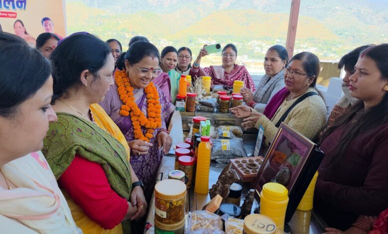 स्वदेशी उत्पादों व महिला उद्यमिता के बढ़ावे से मातृशक्ति के हुनर को मिल रही नई पहचान : कुसुम कण्डवाल