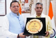 स्व. साहित्यकार शैलेश मटियानी को “उत्तराखण्ड गौरव सम्मान–2025” मुख्यमंत्री ने उनके पुत्र राकेश मटियानी को सौंपा सम्मान स्व. साहित्यकार शैलेश मटियानी को “उत्तराखण्ड गौरव सम्मान–2025” मुख्यमंत्री ने उनके पुत्र राकेश मटियानी को सौंपा सम्मान
