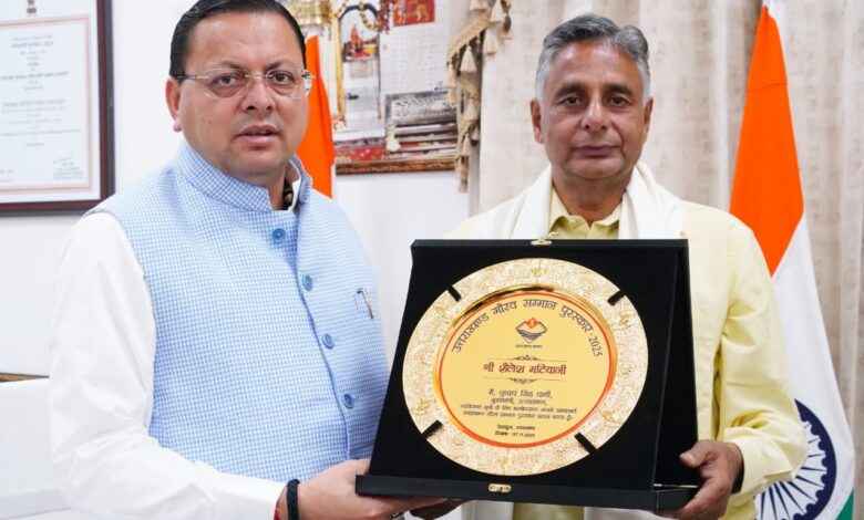 स्व. साहित्यकार शैलेश मटियानी को “उत्तराखण्ड गौरव सम्मान–2025” मुख्यमंत्री ने उनके पुत्र राकेश मटियानी को सौंपा सम्मान