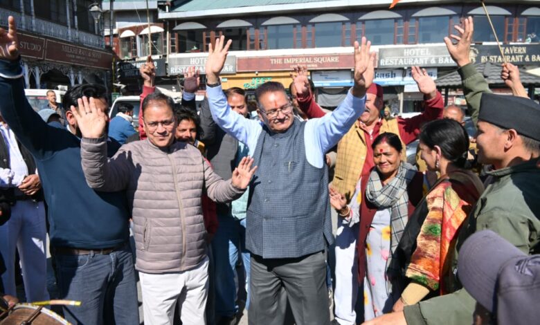 बिहार विधानसभा चुनाव में भाजपा की ऐतिहासिक जीत पर कैबिनेट मंत्री गणेश जोशी ने मसूरी में मनाया जीत का उत्साह जश्न