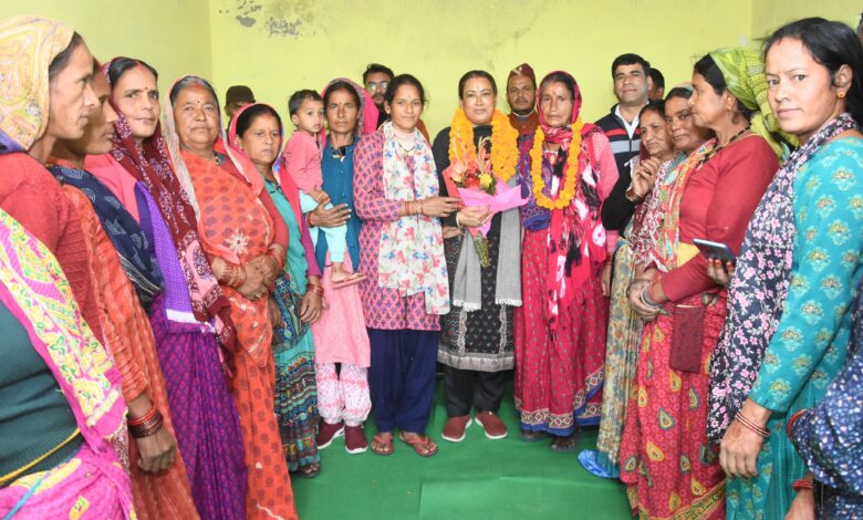 विकास कार्य सरकार की पहली प्रतिबद्धता : रेखा आर्या