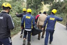 कोटद्वार में आर्म्स रोड पर डंपर हुआ दुर्घटनाग्रस्त, मौत कोटद्वार में आर्म्स रोड पर डंपर हुआ दुर्घटनाग्रस्त, मौत