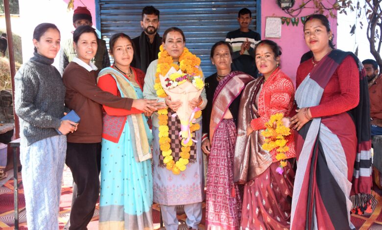 हर क्षेत्र के विकास के लिए सरकार प्रतिबद्ध : रेखा आर्या