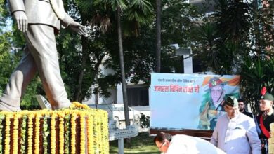 मुख्यमंत्री  ने प्रथम चीफ ऑफ डिफेंस स्टाफ स्व. जनरल बिपिन रावत की चतुर्थ पुण्यतिथि पर उनकी प्रतिमा पर पुष्पचक्र अर्पित कर श्रद्धांजलि दी