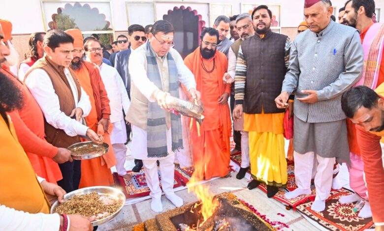 मुख्यमंत्री धामी दक्षेश्वर महादेव मंदिर में की पूजा-अर्चना, सिद्धपीठ हनुमानगढ़ी मंदिर कें भी किए दर्शन