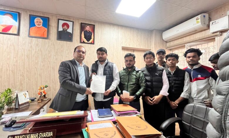 एनएसयूआई उत्तराखंड ने देहरादून की बिगड़ती स्वास्थ्य व्यवस्था के खिलाफ सीएमओ को सौंपा ज्ञापन