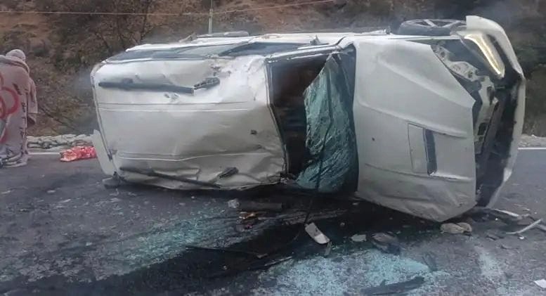 चमोली जिले के औली से वापस लौट रही स्काँर्पियो वाहन दुर्घटनाग्रस्त