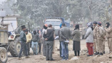 अनफिट और ओवरलोड वाहनों पर एआरटीओ (प्रवर्तन) नेहा झा एवं संभागीय निरीक्षक, हरिद्वार की संयुक्त कार्रवाई से हरिद्वार–नजीबाबाद मार्ग में सख़्ती