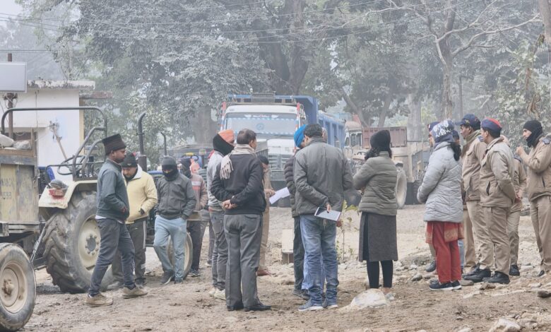 अनफिट और ओवरलोड वाहनों पर एआरटीओ (प्रवर्तन) नेहा झा एवं संभागीय निरीक्षक, हरिद्वार की संयुक्त कार्रवाई से हरिद्वार–नजीबाबाद मार्ग में सख़्ती अनफिट और ओवरलोड वाहनों पर एआरटीओ (प्रवर्तन) नेहा झा एवं संभागीय निरीक्षक, हरिद्वार की संयुक्त कार्रवाई से हरिद्वार–नजीबाबाद मार्ग में सख़्ती