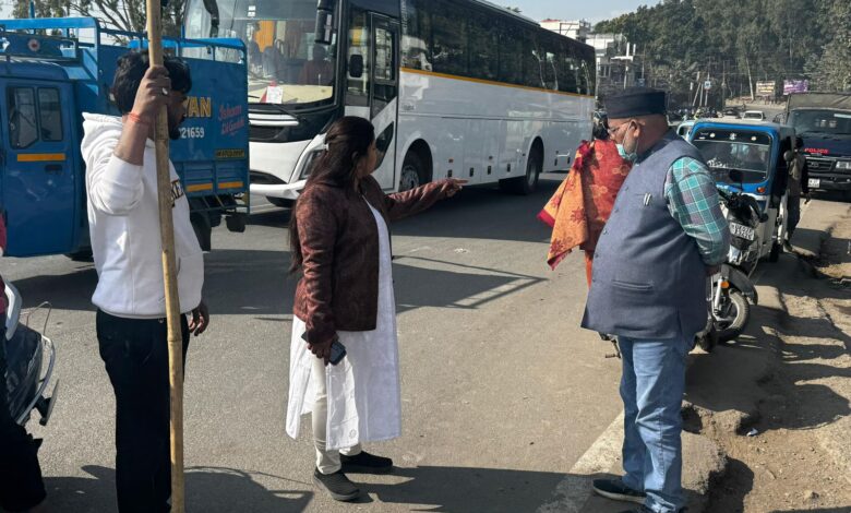 नगर आयुक्त नमामी बंसल ने किया अवैध होर्डिग व बैनर को हटाने के अभियान का स्थलीय निरीक्षण नगर आयुक्त नमामी बंसल ने किया अवैध होर्डिग व बैनर को हटाने के अभियान का स्थलीय निरीक्षण