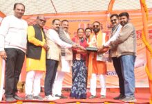 गौ सेवा है मानवता का आधार : रेखा आर्या गौ सेवा है मानवता का आधार : रेखा आर्या