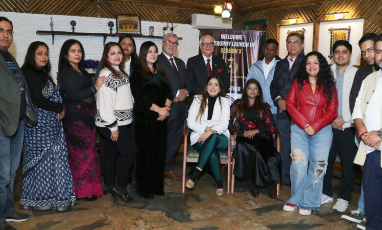 एक्स्ट्रा माइल्स अचीवर्स अवॉर्ड्स सीज़न–III की ट्रॉफी का भव्य अनावरण