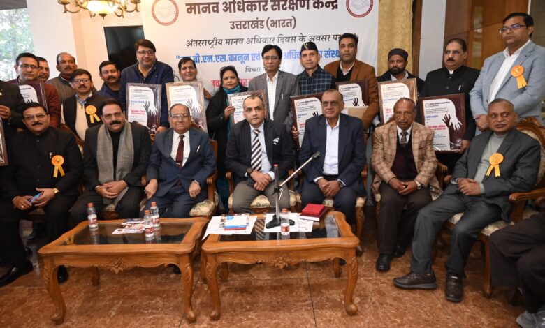 मानव अधिकार संरक्षण दिवस पर 13 संस्थाओं को किया सम्मानित