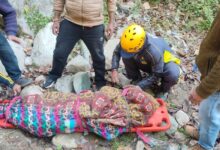 सड़क दुर्घटना में तीन लोगों की मौत, 6 घायल सड़क दुर्घटना में तीन लोगों की मौत, 6 घायल