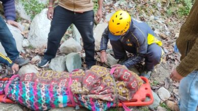 सड़क दुर्घटना में तीन लोगों की मौत, 6 घायल