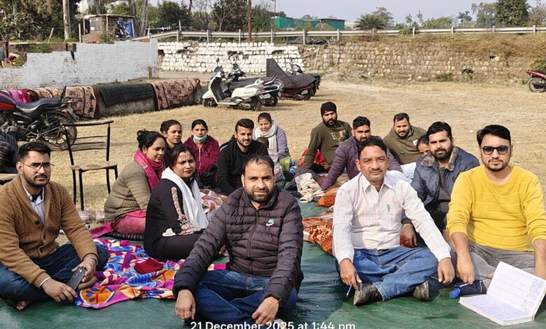 17वें दिन भी जारी रहा नर्सिंग बेरोजगारों का आंदोलन