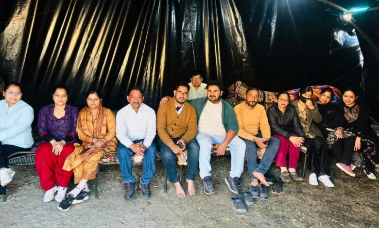 नर्सिंग बेरोजगारों का धरना 18वें दिन भी जारी