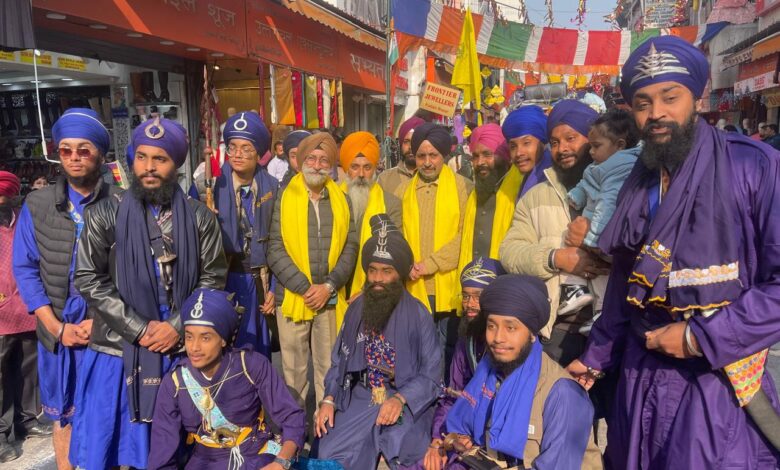 श्री गुरु गोबिन्द सिंह जी के 359वें प्रकाश पर्व पर नगर कीर्तन निकाला